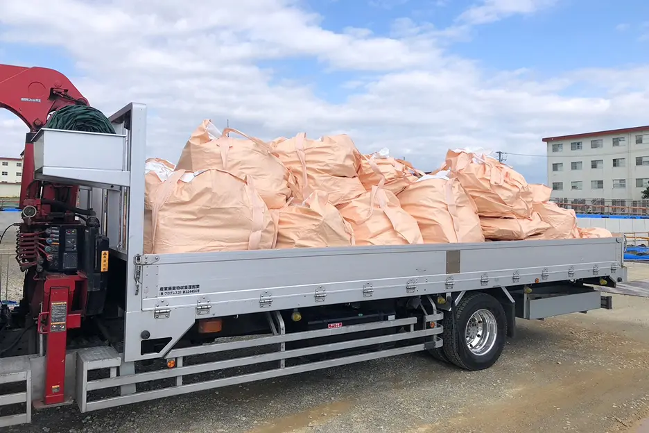 産業廃棄物収集運搬の仕事風景