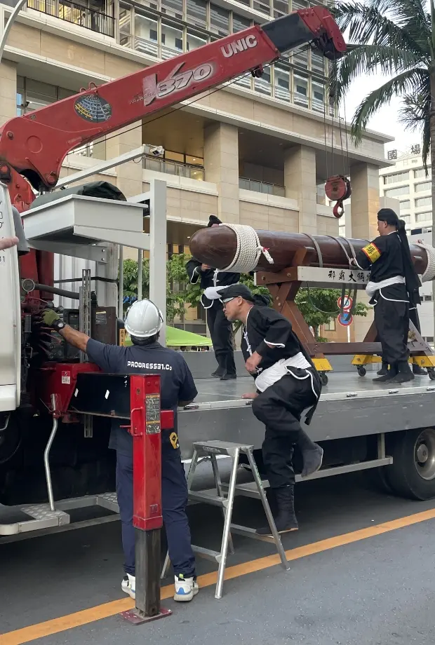 沖縄の運送・物流の専門会社の仕事風景06