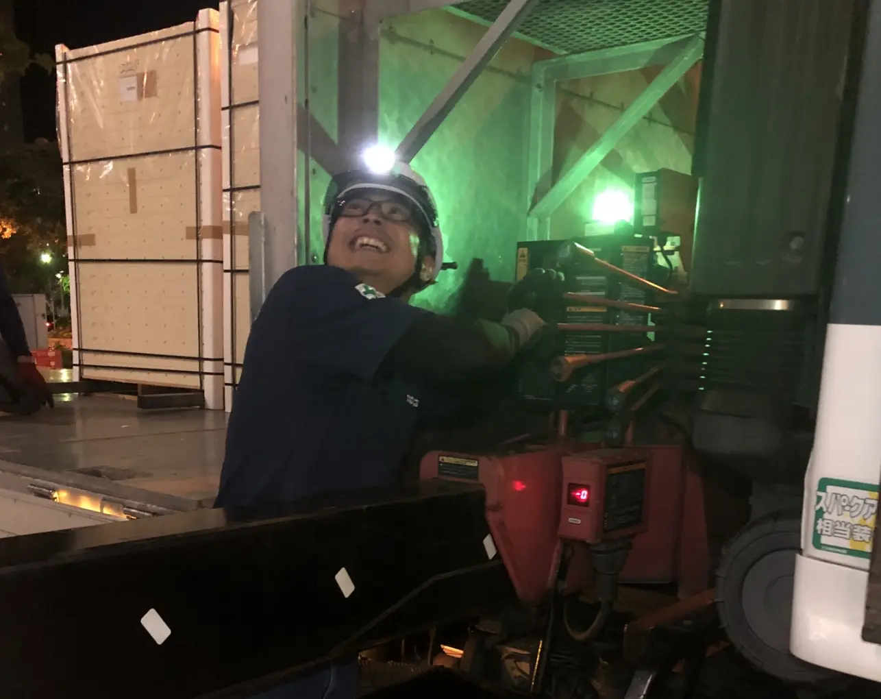 沖縄の運送・物流の専門会社の仕事風景08